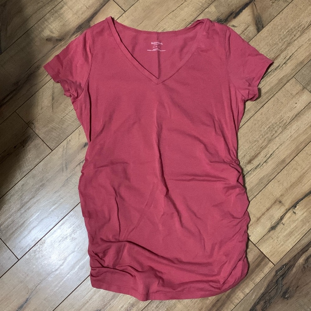 🩷HOST PICK🩷Motherhood Maternity t shirt Med rust color